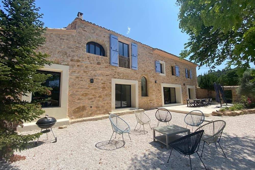 Magnificent Provencal estate north of Aix en Provence - sleeps 26 in Jouques, Region de Aix-en-Provence