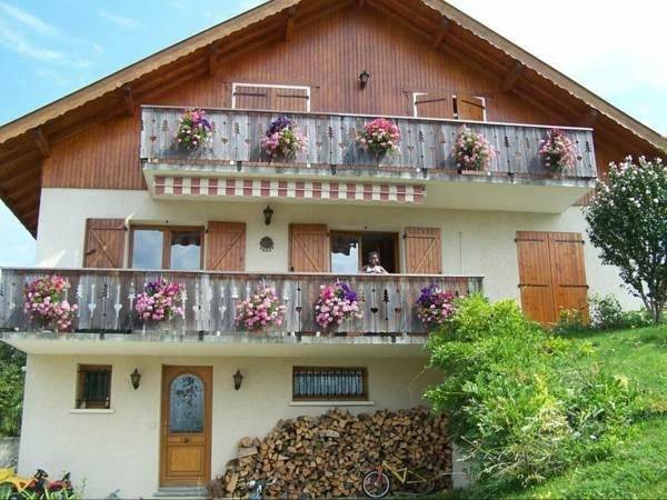 Gîte pour 2 personnes, avec piscine et vue ainsi que jardin et terrasse dans Choisy