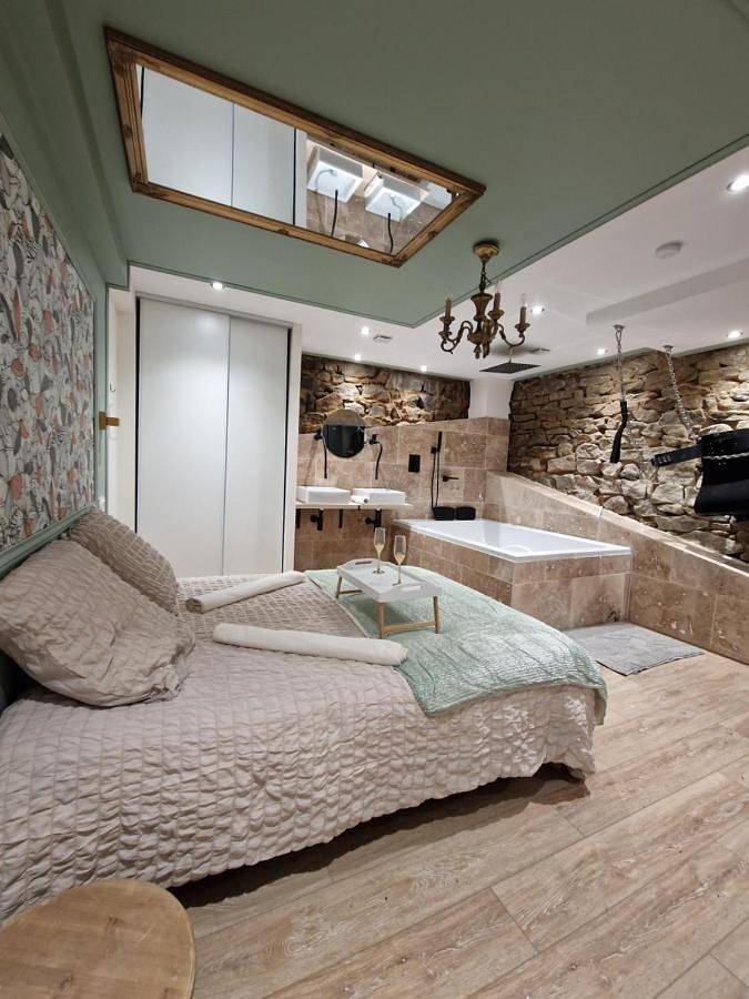 Appartement entier, L'éxperience Love Room in L'Étrat, Loire
