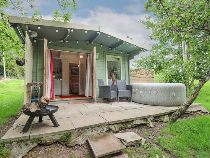 Hut for 2 people, with garden in Brecon Beacons