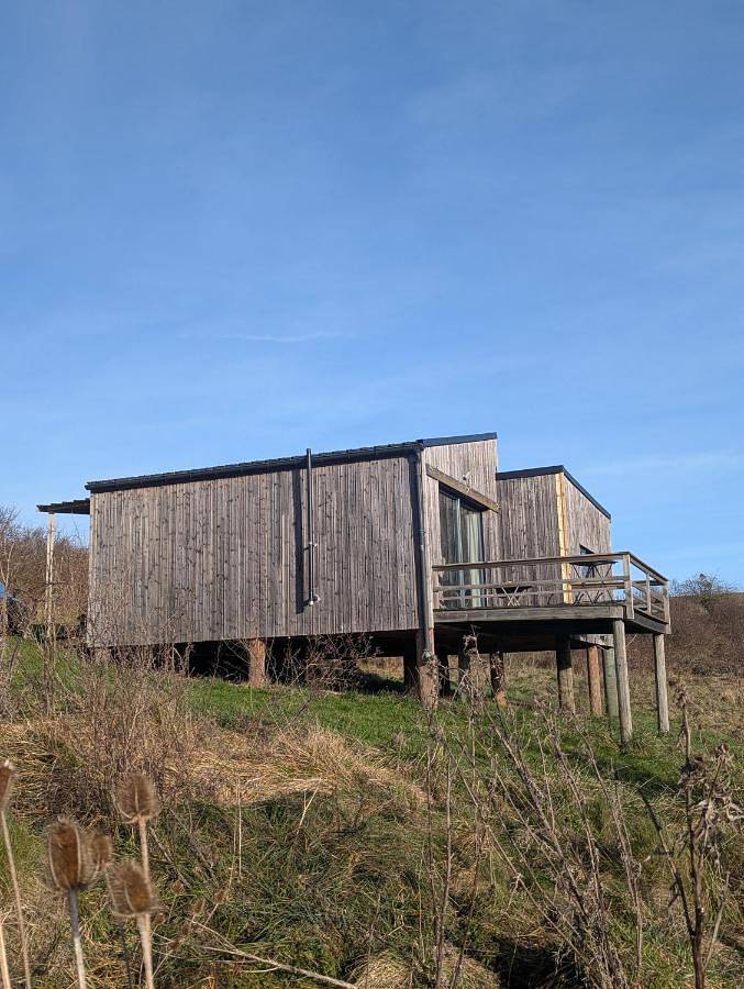 Chalet pour 4 personnes, avec terrasse ainsi que piscine et vue, animaux acceptés