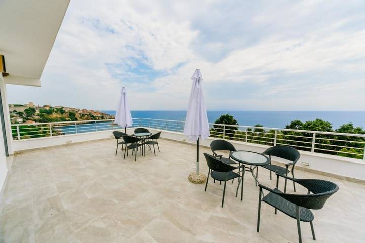 Maison d’hôte pour 2 personnes, avec Balcon et Terrasse ainsi que Jardin et Vue