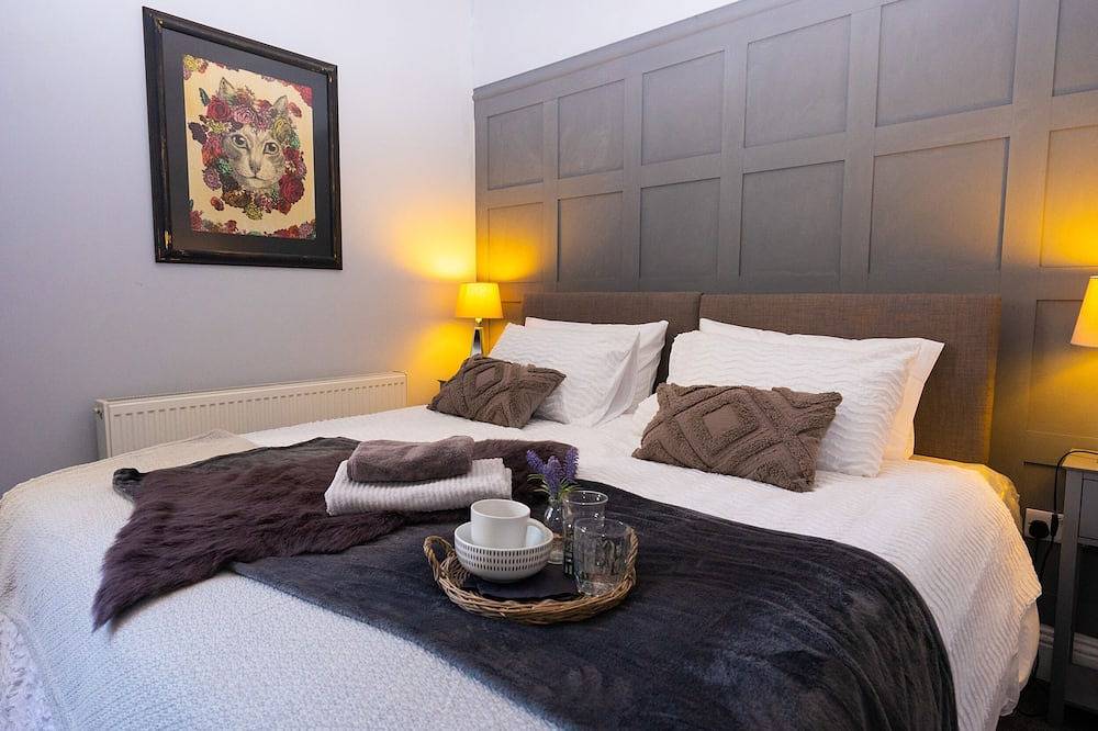 Marden Mews, pet friendly, character holiday cottage in Whitley Bay in Tynemouth, North Tyneside