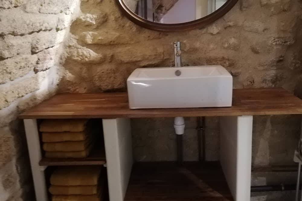 Entire apartment, Apartment in Loupian, Côte d'Améthyste