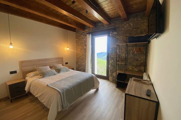 Apartamento entero, Este apartamento rural tiene 65m2, 3 dormitorios y 2 baños, además de la cocina-sala in Aya, Guipúzcoa