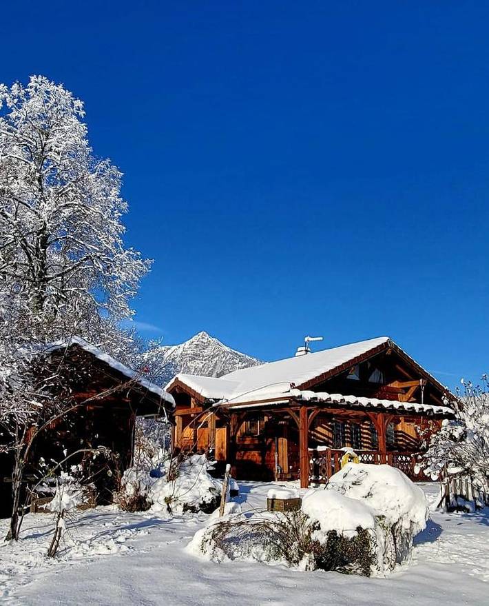 Gîte pour 4 personnes, avec Terrasse ainsi que Jardin et Vue à Châtillon-sur-Cluses