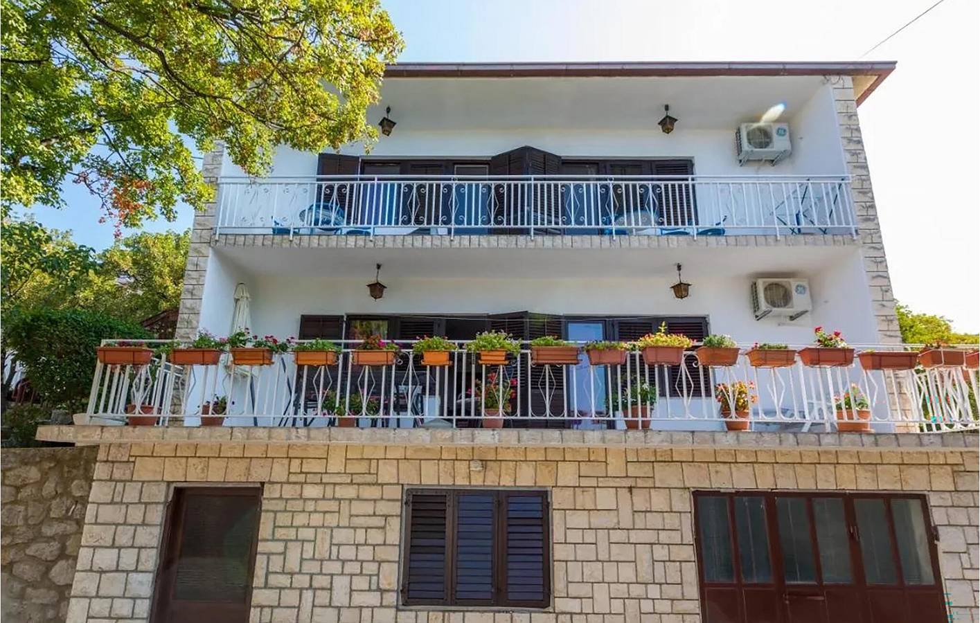Ganze Ferienwohnung, Gemütliche Ferienwohnung mit Meerblick, Terrasse und Parkplatz in Klenovica in Klenovica, Primorje-Gorski Kotar