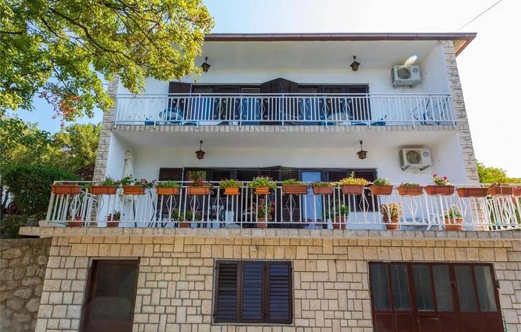 Ganze Ferienwohnung, Gemütliche Ferienwohnung mit Meerblick, Terrasse und Parkplatz in Klenovica in Klenovica, Primorje-Gorski Kotar
