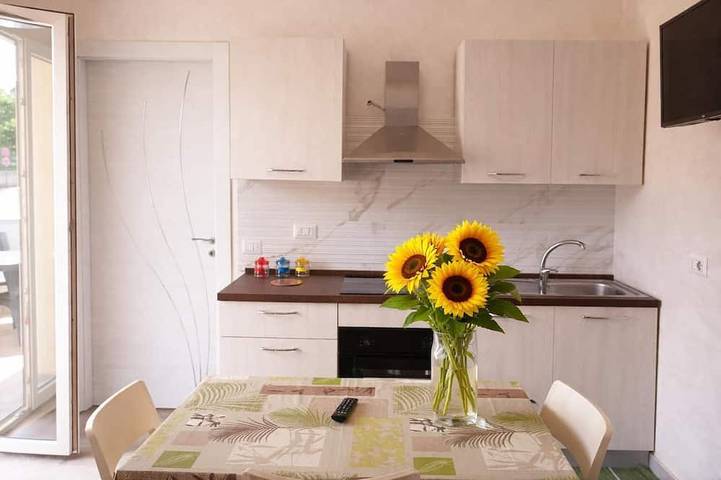 Ferienhaus für 4 Personen, mit Garten und Pool sowie Whirlpool und Balkon, mit Haustier