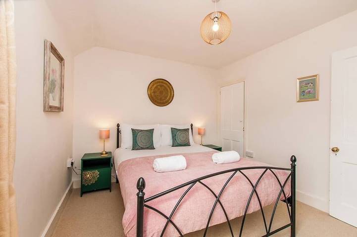 Magdala Cottage -Village Location- Dog Friendly in Botany Bay, Kent