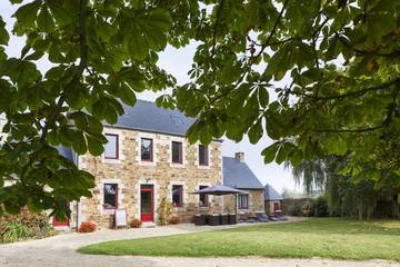 Gîte pour 8 personnes, avec terrasse et jardin à Penvénan