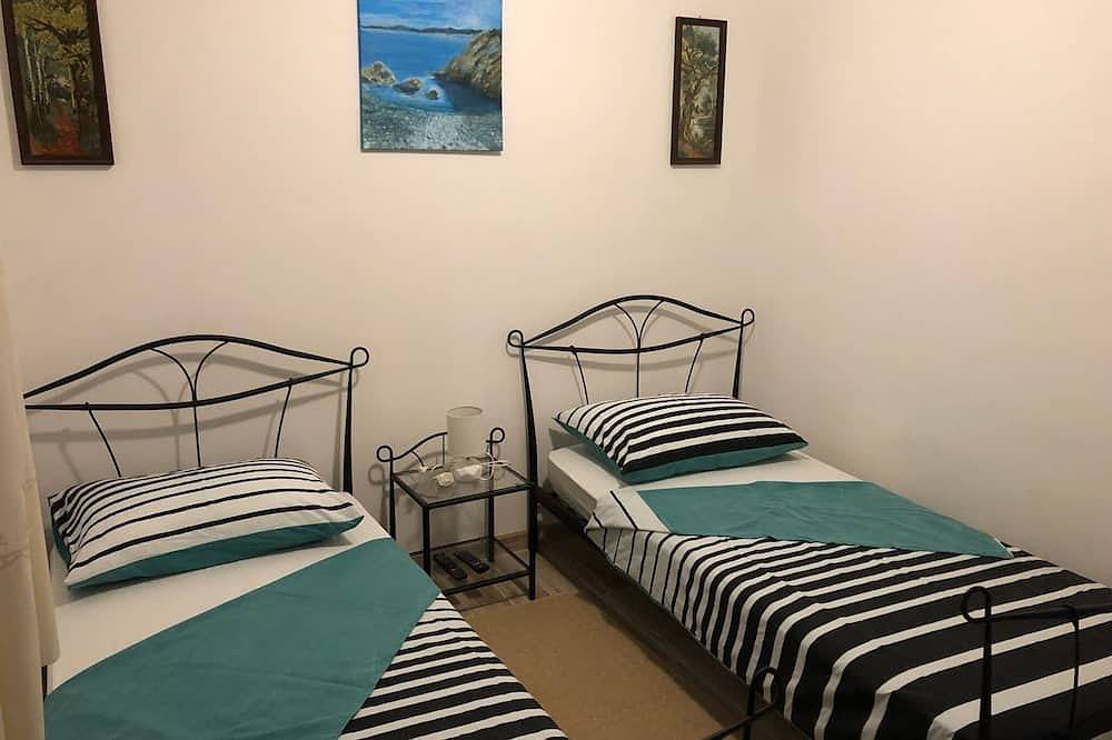 Ganze Wohnung, Apartment Villa Jakov - Two Bedroom Apartment with Terrace and Swimming Pool in Šolta (Split-Dalmatien), Grohote