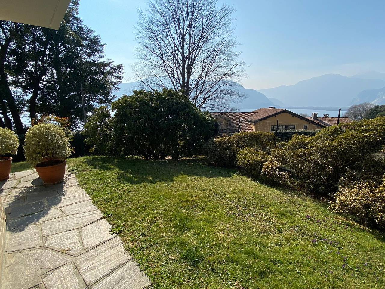 Ganze Wohnung, Ines apartment in villa with garden and small pool in Verbania, Comune di Verbania
