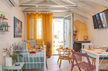 Gîte pour 3 personnes, avec vue et terrasse dans Selianitika
