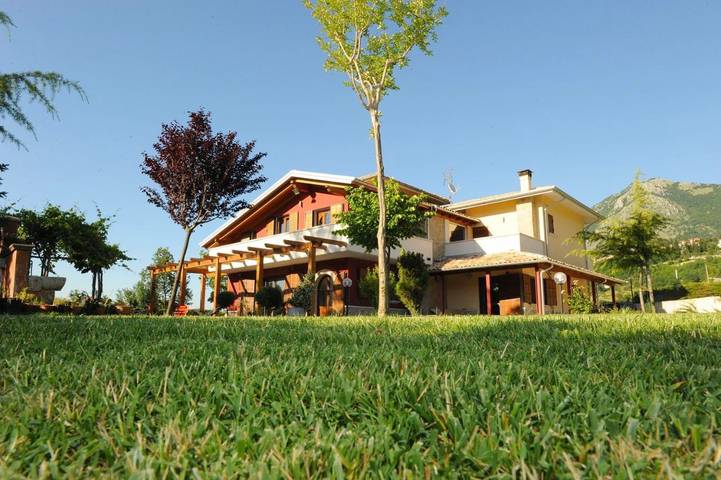 Agriturismo per 4 persone, con Balcone e Terrazza nonché Giardino e Panorama in Irpinia