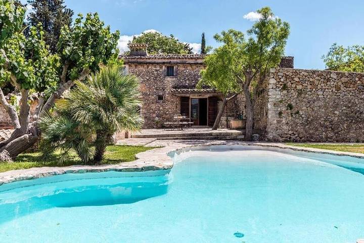 Villa für 10 Personen, mit Whirlpool und Terrasse sowie Garten und Pool in Cala d'Or