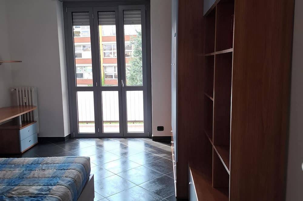 Entire apartment, Bright and spacious apartment a stones throw from Inalpi and the Olympic Stadium in Turin, Turin Province