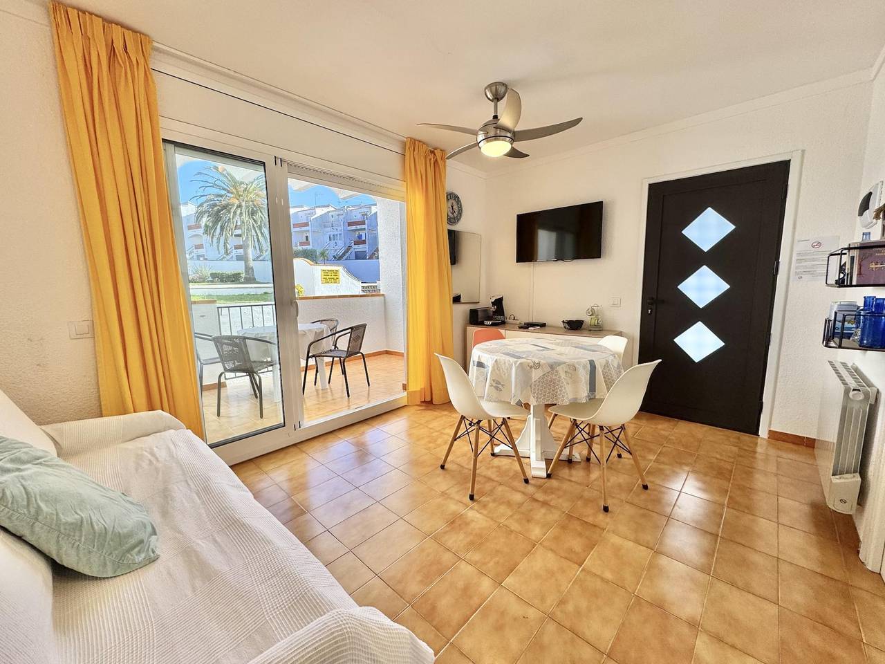 Ganze Ferienwohnung, Ferienwohnung für 4 Personen mit Pool in Roses, Oberampurien