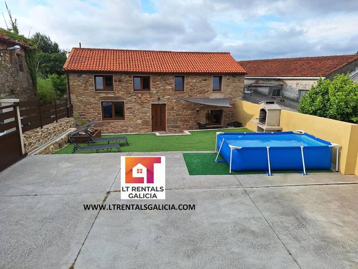 Apartamento para 10 personas, con jardín además de piscina y terraza en Noya