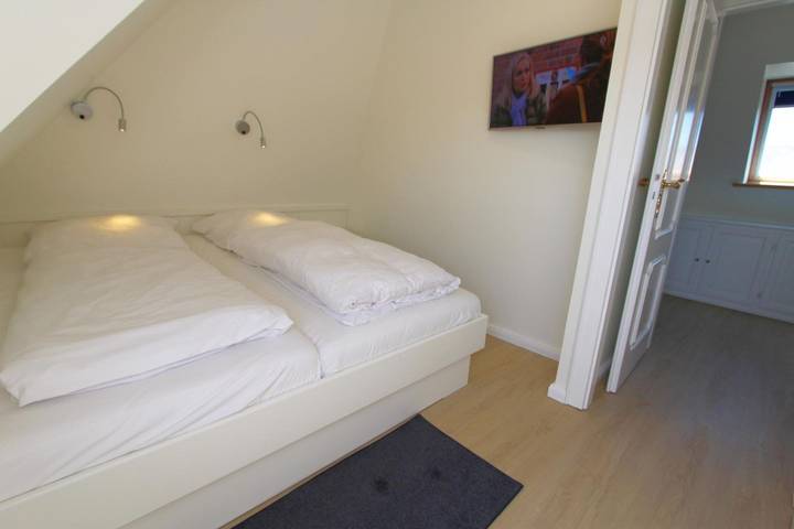 Ganze Wohnung, Neu gestaltete Ferienwohnung im Ober- und Dachgeschoss für bis zu vier Personen in Nordfriesische Inseln (Schleswig-Holstein) (Schleswig-Holstein), Wenningstedt