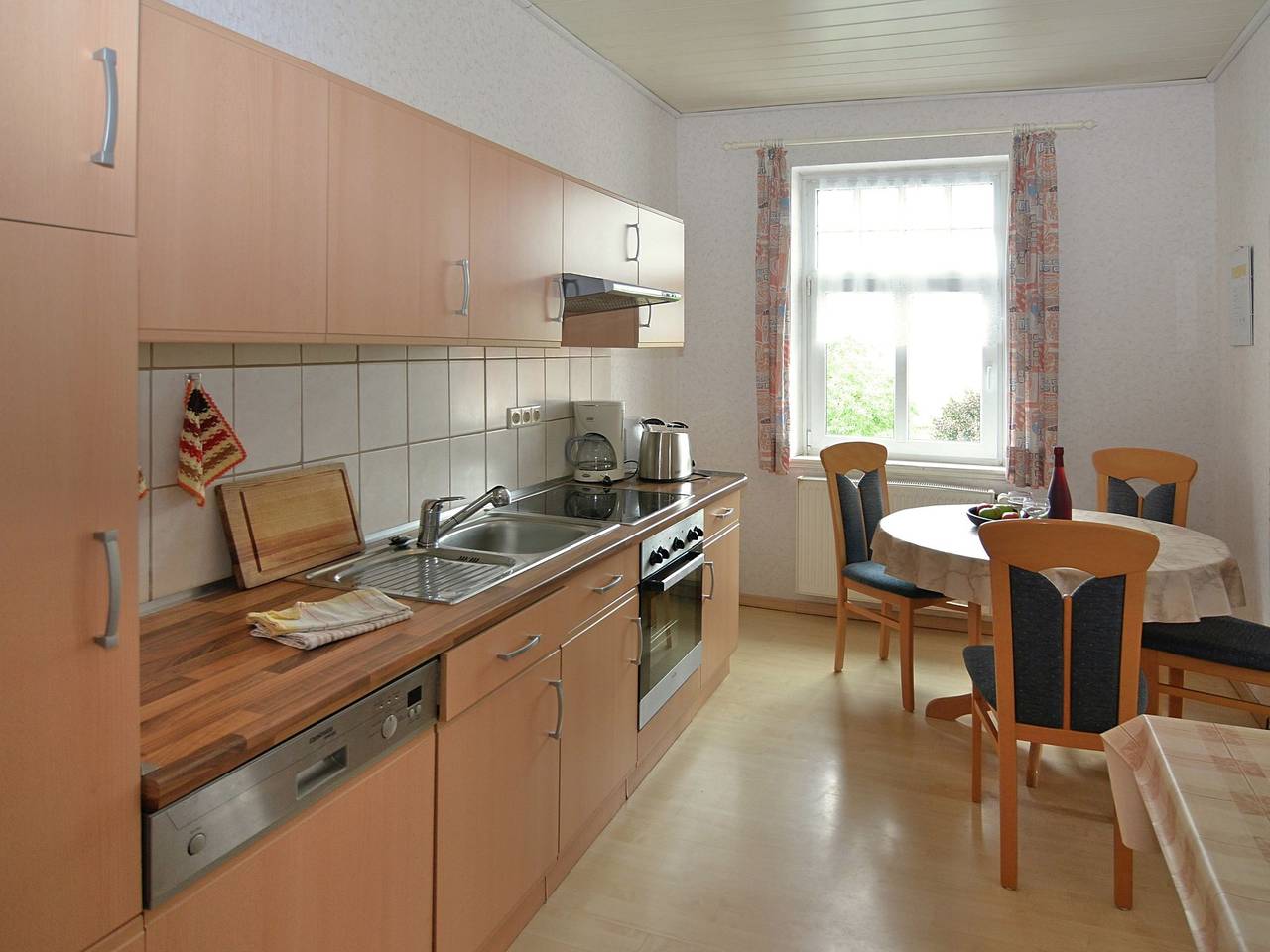 Ganze Wohnung, Ferienwohnung mit Garten auf dem Bauernhof in Trendelburg, Hessisches Bergland