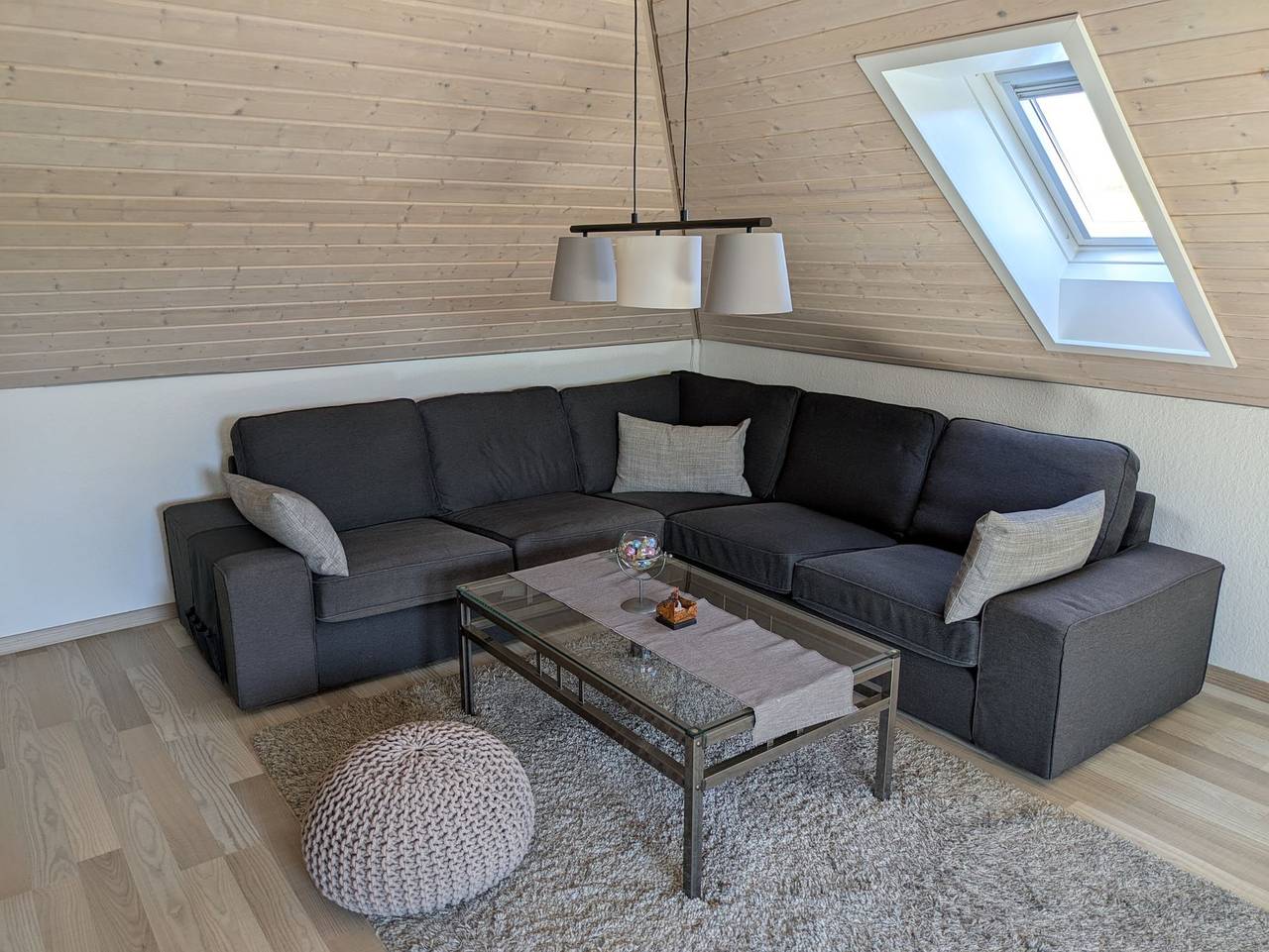 Ganze Wohnung, Ferienwohnung Stollburgblick - Ferienwohnung mit Relaxzone im Garten in Oberschwarzach, Fränkisches Weinland