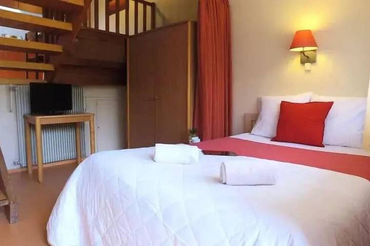 Location de vacances pour 6 personnes, avec terrasse ainsi que piscine et balcon/terrasse à Lavoûte-Chilhac - 4