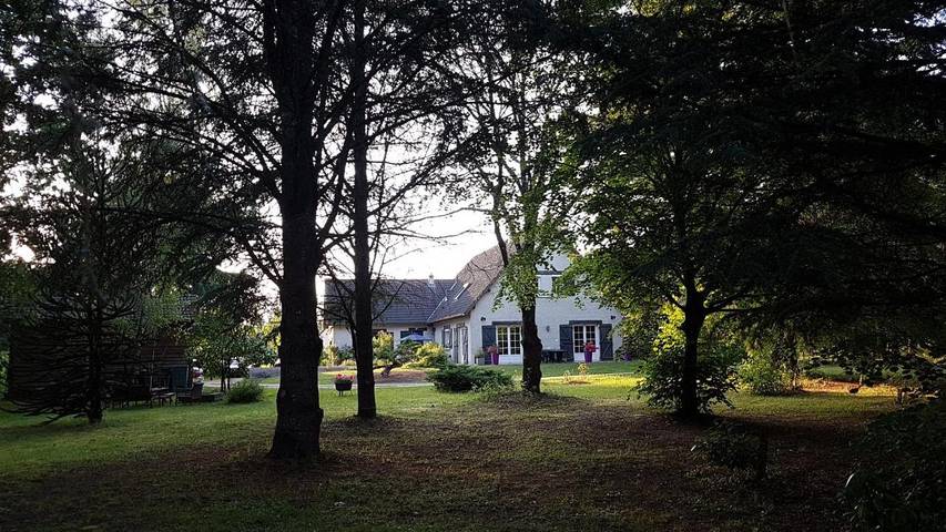 Chambre d’hôte pour 4 personnes, avec Terrasse et Jardin ainsi que Bassin pour enfant et Vue