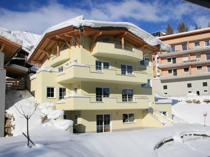 Ferienwohnung für 6 Personen, mit Balkon und Terrasse sowie Garten und Sauna in Sankt Anton am Arlberg
