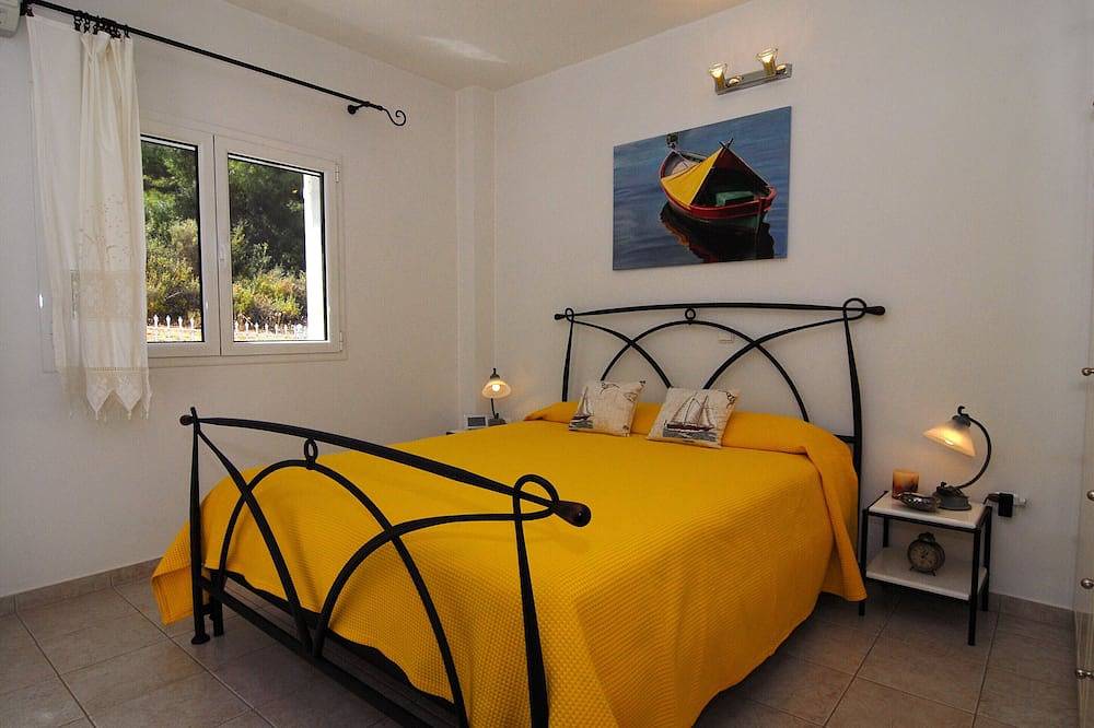 Ein moderner ruhiger Platz mit einem privaten Pool, Garten und Bbq in Theologos, Fthiotida