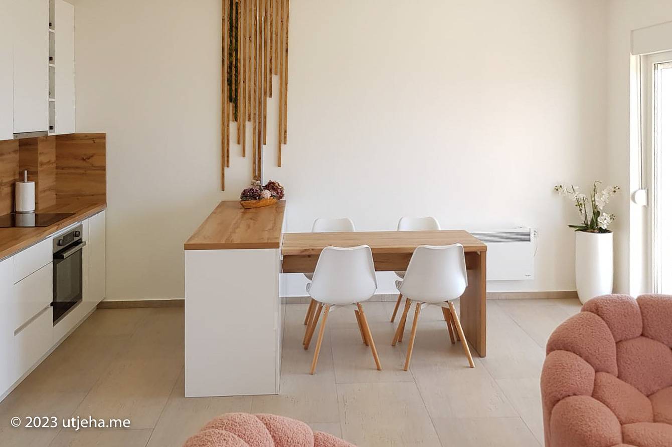 Apartamento vacacional entero, Apartamento de vacaciones para 4 personas con balcón in Utjeha-Bušat, Montenegro Coast