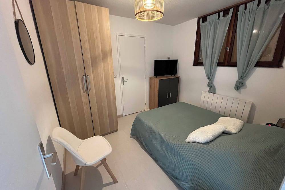 Geheel appartement, 6/8-person apartment, south-facing, in resort center  in Super Besse, Besse-et-Saint-Anastaise
