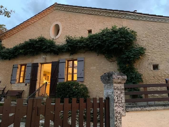 Location de vacances pour 11 personnes, avec jardin ainsi que piscine et vue à Douzillac - 2