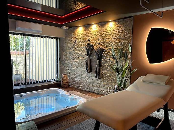 Location de vacances pour 2 personnes, avec Jacuzzi ainsi que Terrasse et Jardin à Arçais