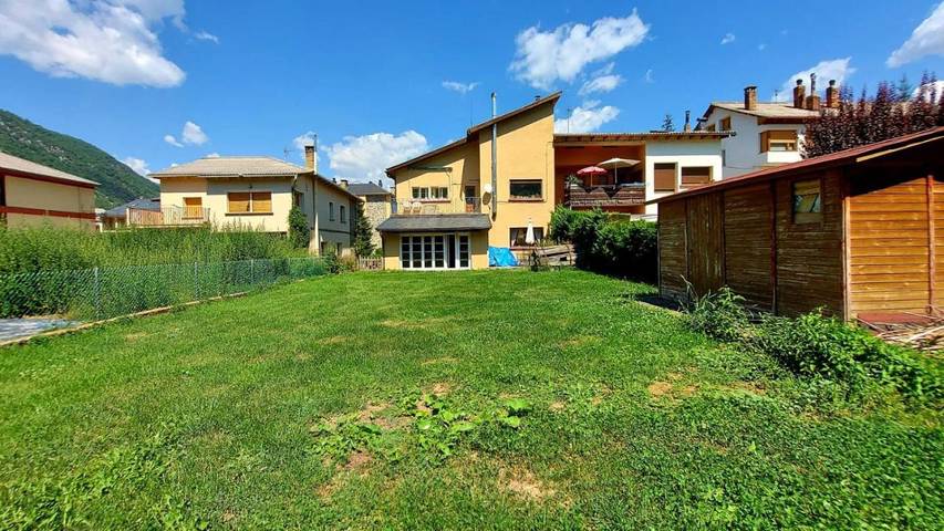 Location de vacances pour 4 personnes, avec Terrasse ainsi que Jardin et Vue à Castejón de Sos