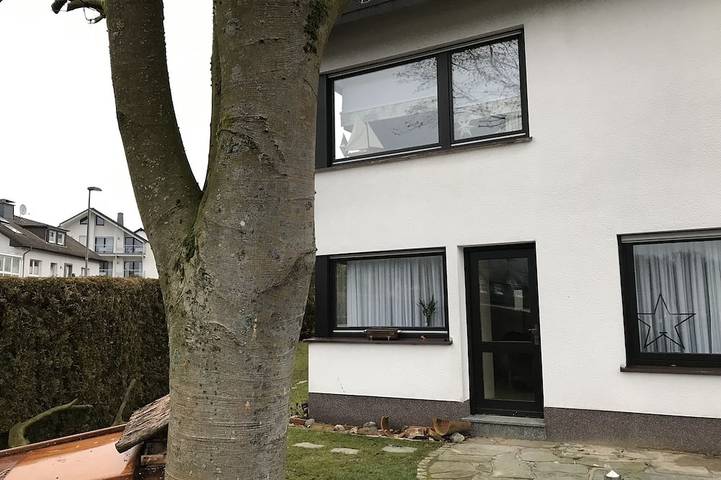 Ferienwohnung für 4 Personen, mit Terrasse und Garten sowie Pool am Biggesee