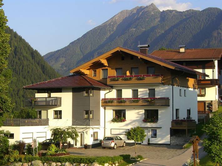 B&b für 3 Personen, mit Balkon und Terrasse sowie Garten und Ausblick in Rohrmoos