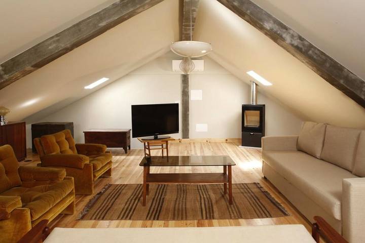 Location de vacances pour 10 personnes, avec terrasse ainsi que jardin et piscine dans Fornos de Algodres