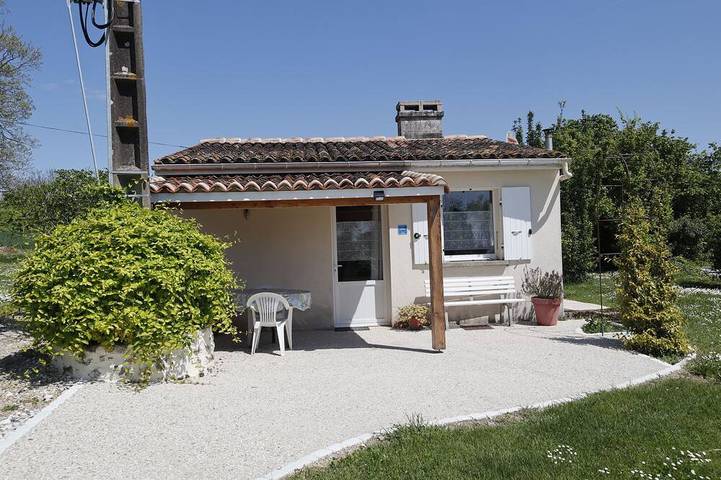 Gîte pour 2 personnes, avec terrasse et jardin à Genté