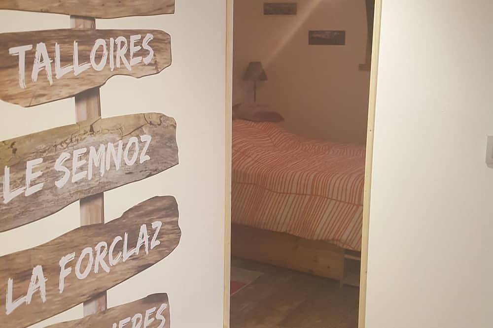 Appartement entier, Appartement avec Jacuzzi Privatif proche stations ski vue imprenable 2 chambres in Serraval, Région d'Annecy
