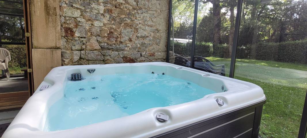 Gîte pour 15 personnes, avec jacuzzi ainsi que jardin et piscine à La Cresse - 3