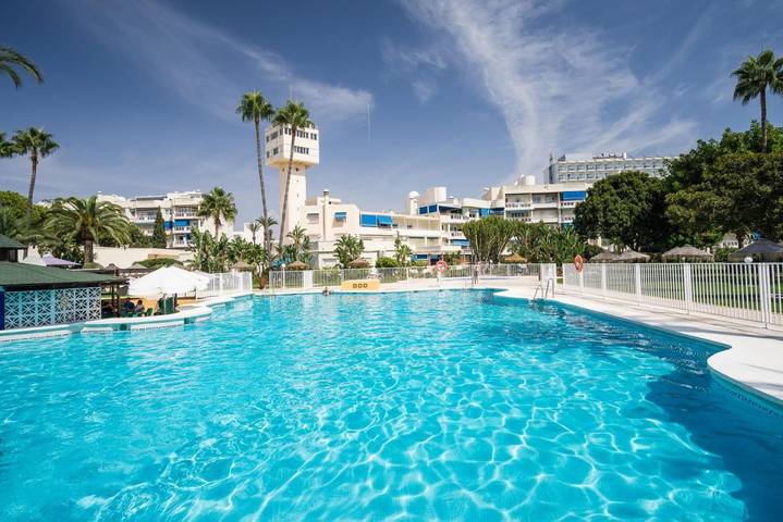Apartamento para 6 personas, con piscina además de terraza y vistas, Se admiten mascotas en La Colina Torremolinos