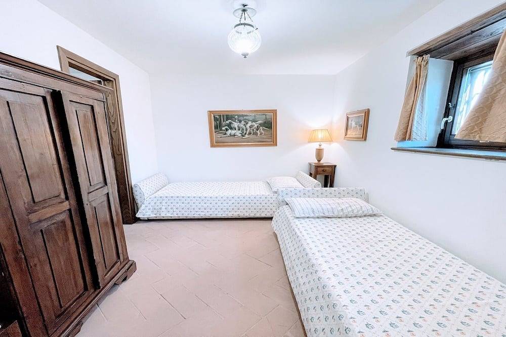 Spoleto Splash : Tower with private garden + terraces - sleeps 4/5 in Spoleto, Perugia Province