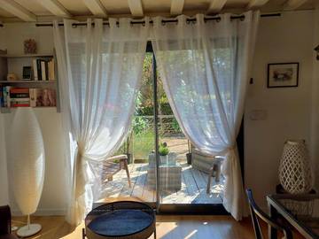 Gîte pour 2 personnes, avec terrasse et vue ainsi que jardin et piscine à Fuveau
