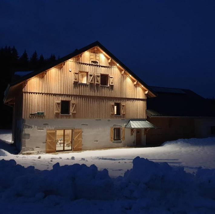 Location de vacances pour 7 personnes, avec jardin ainsi que sauna et vue à Rochejean - 2