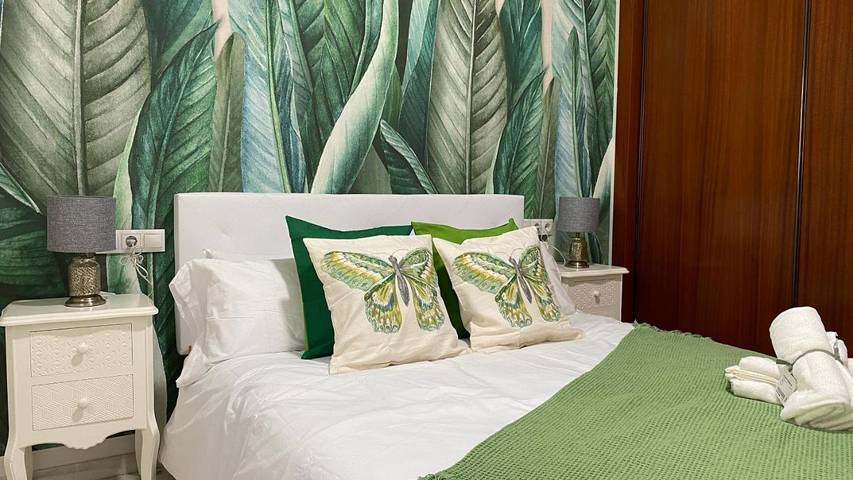 Apartamento para 5 personas, con Terraza y Jardín además de Piscina y Vistas en Bormujos