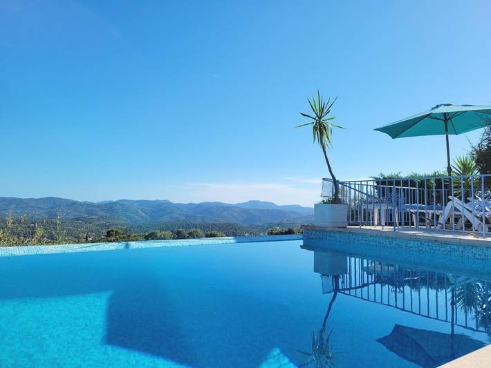 Maison d’hôte pour 2 personnes, avec Terrasse et Jardin ainsi que Piscine et Vue sur le lac