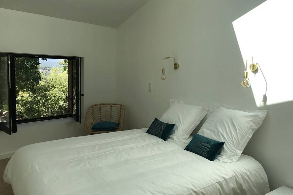 Provencal country house surrounded by vineyards in Le Tholonet, Aix-en-Provence und Umgebung