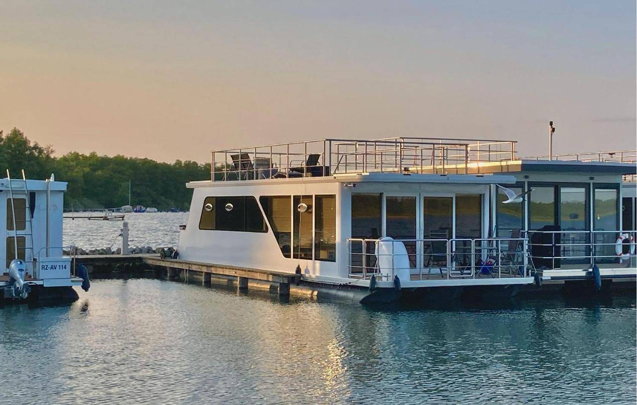 Hausboot Emma Blue in Röbel, Müritz