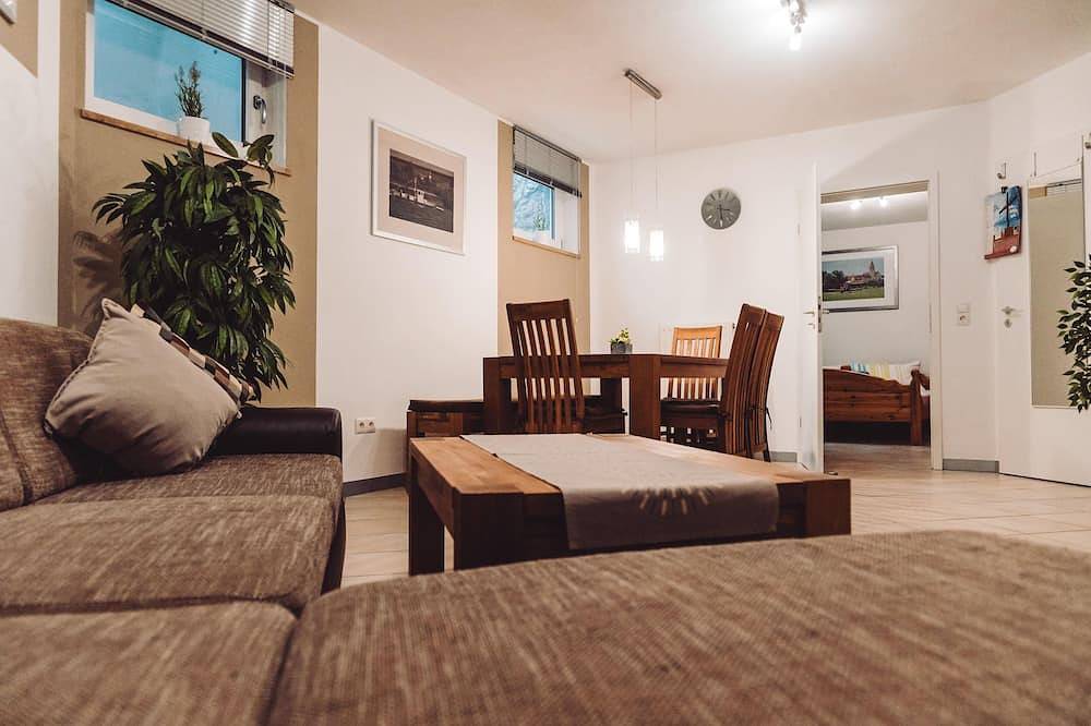 Ganze Wohnung, Moderne Ferienwohnung (80qm) mit gemütlicher Sitzecke im Garten in Kolitzheim, Fränkisches Weinland